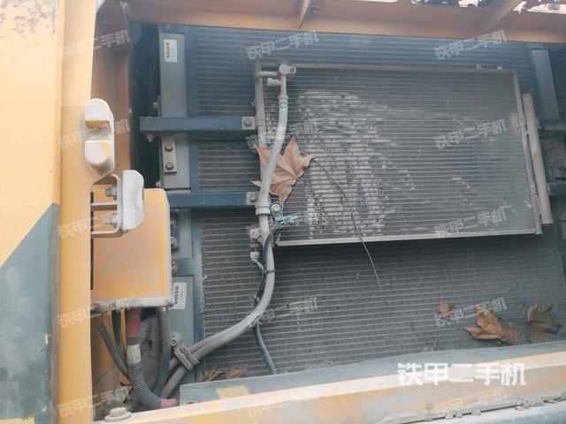 散熱器正面（大件艙室）