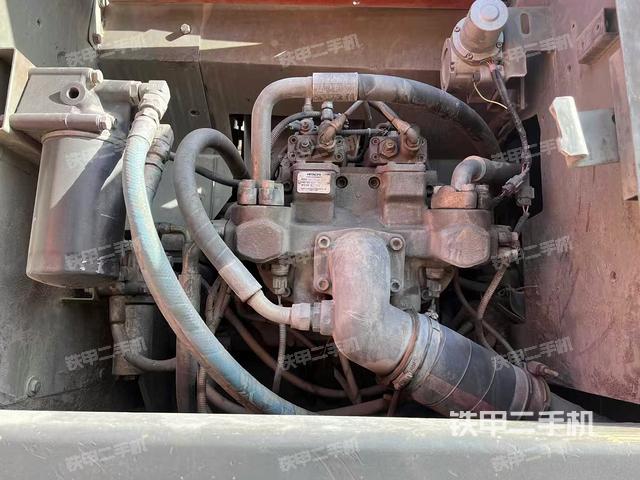 液壓泵艙室正面整體（整機(jī)外觀）