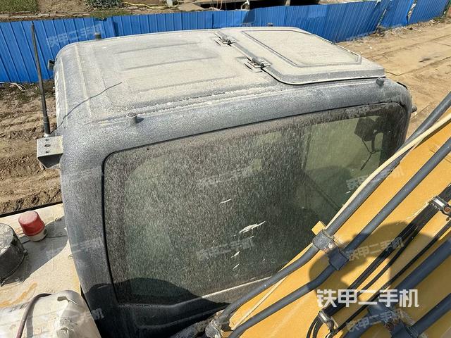 駕駛室頂部（整機外觀）