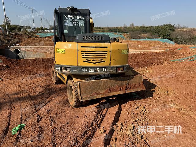 驾驶室顶部（整机外观）