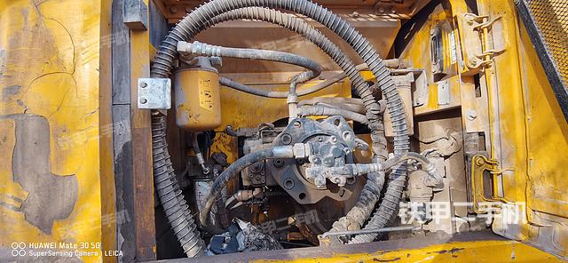 液壓泵艙室正面整體（整機(jī)外觀）