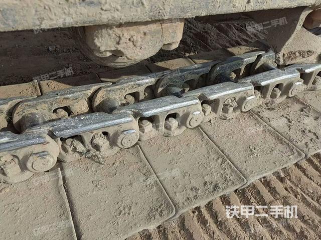 單側(cè)履帶整體(整機外觀) 單側(cè)履帶整體(整機外觀)