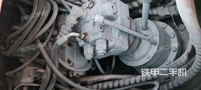 回轉(zhuǎn)馬達(dá)和主控閥(整機(jī)外觀) 回轉(zhuǎn)馬達(dá)和主控閥(整機(jī)外觀)