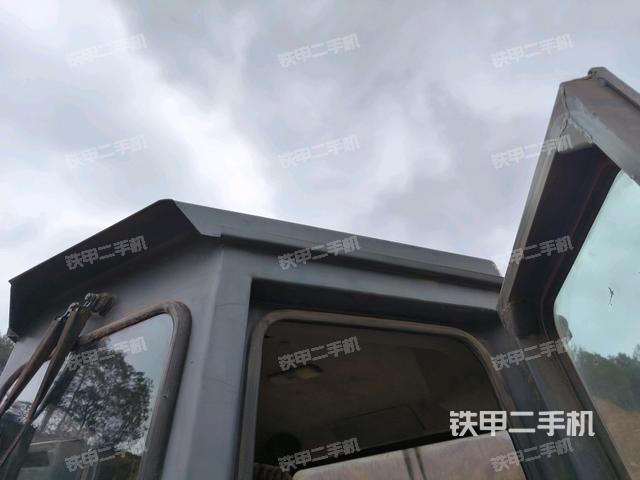 儀表盤全景(推土機(jī)駕駛室) 儀表盤全景(推土機(jī)駕駛室)