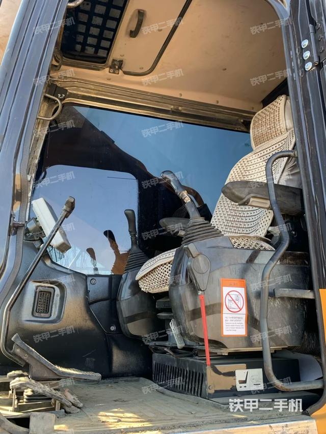 駕駛室整體（整機外觀）