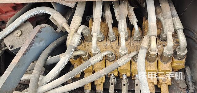 回转马达和主控阀（整机外观）