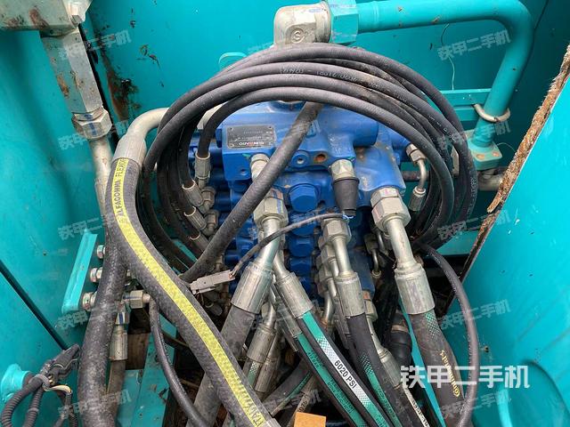 回轉(zhuǎn)馬達(dá)和主控閥（整機(jī)外觀）