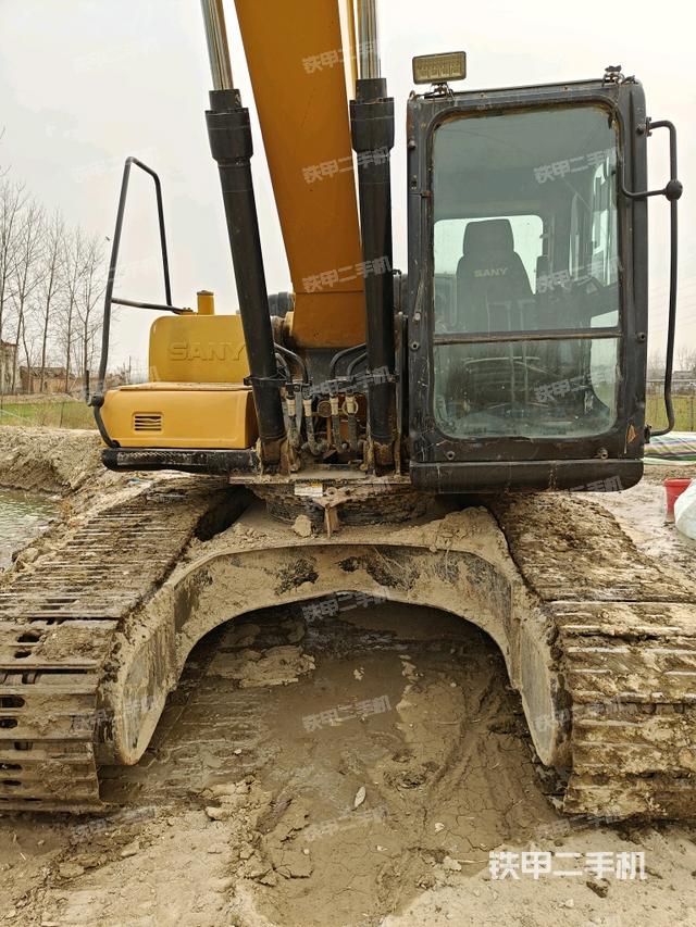 大臂油缸整體?豎拍（工作和回轉(zhuǎn)裝置）