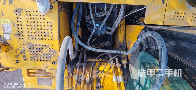 回轉(zhuǎn)馬達(dá)和主控閥（整機(jī)外觀）