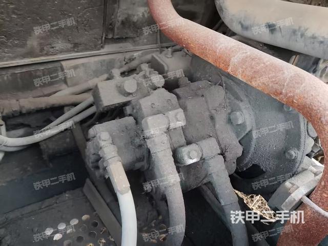 液壓泵艙室正面整體(整機(jī)外觀) 液壓泵艙室正面整體(整機(jī)外觀)