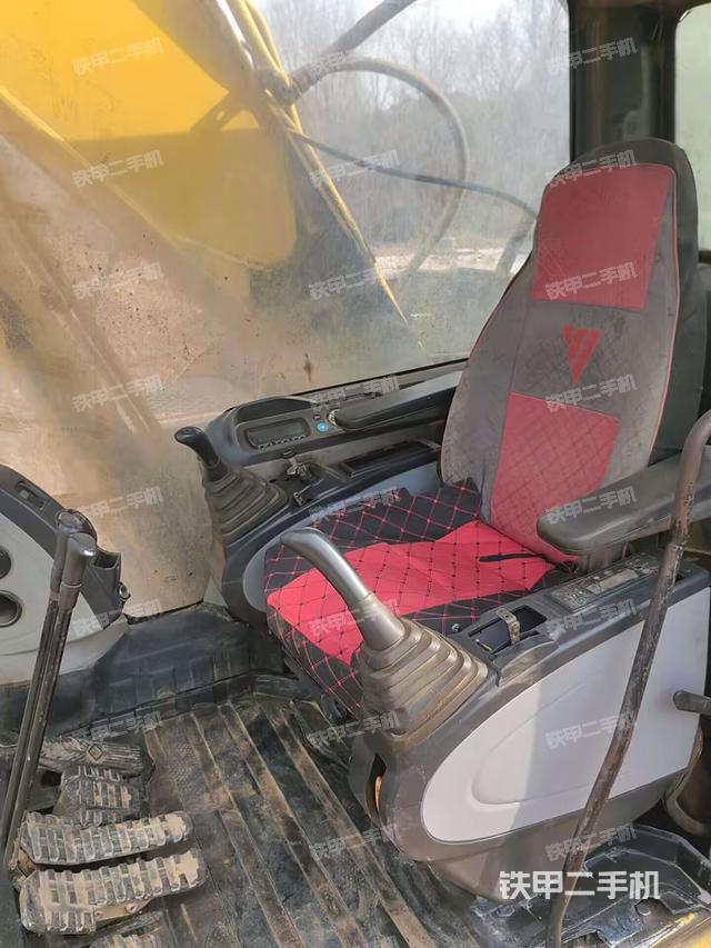 駕駛室整體(整機外觀) 駕駛室整體(整機外觀)