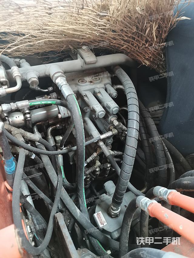 回轉(zhuǎn)馬達和主控閥（整機外觀）