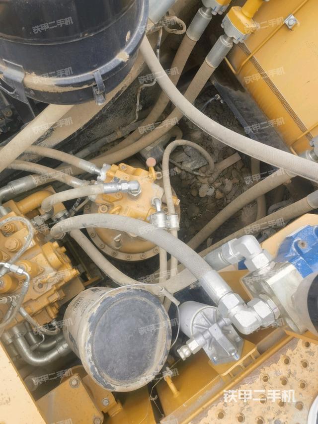 回轉(zhuǎn)馬達和主控閥（整機外觀）