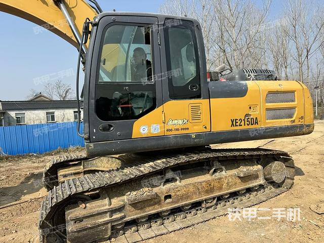 駕駛室整體（整機外觀）