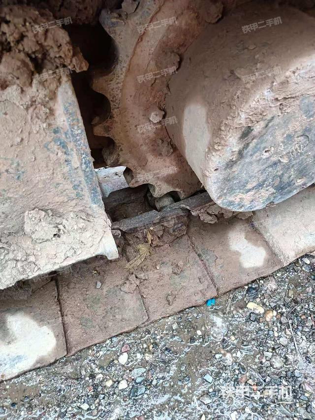 液压泵舱室正面整体（整机外观）