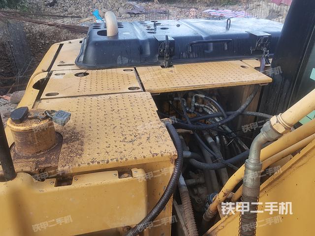 驾驶室顶部（整机外观）