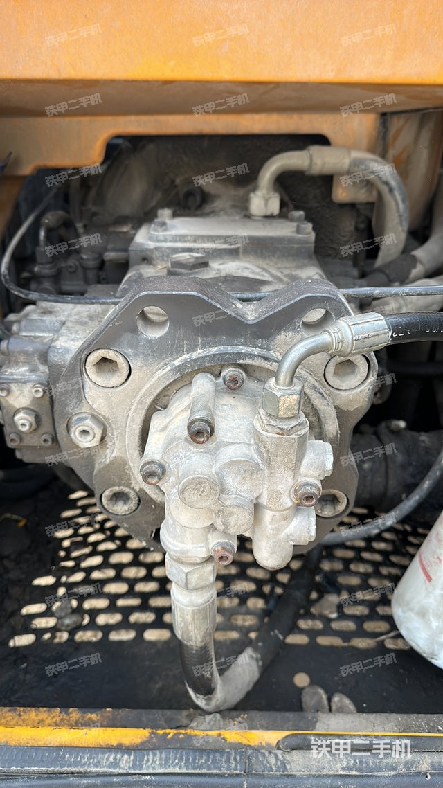 液壓泵艙室正面整體（整機(jī)外觀）