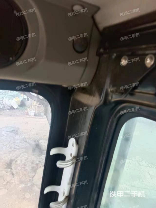 駕駛室頂部（整機(jī)外觀）