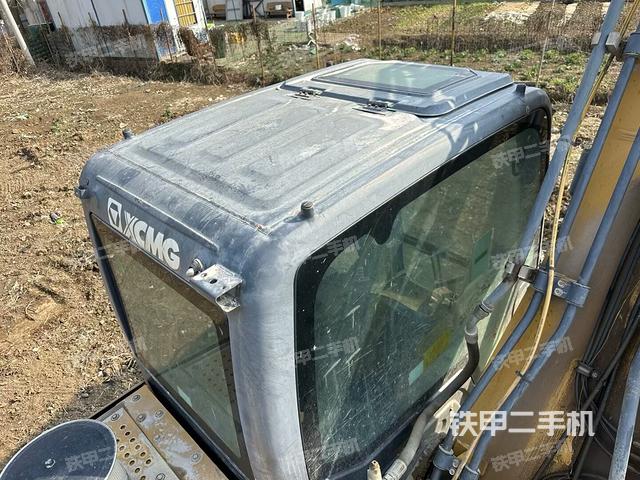 駕駛室頂部(整機(jī)外觀) 駕駛室頂部(整機(jī)外觀)
