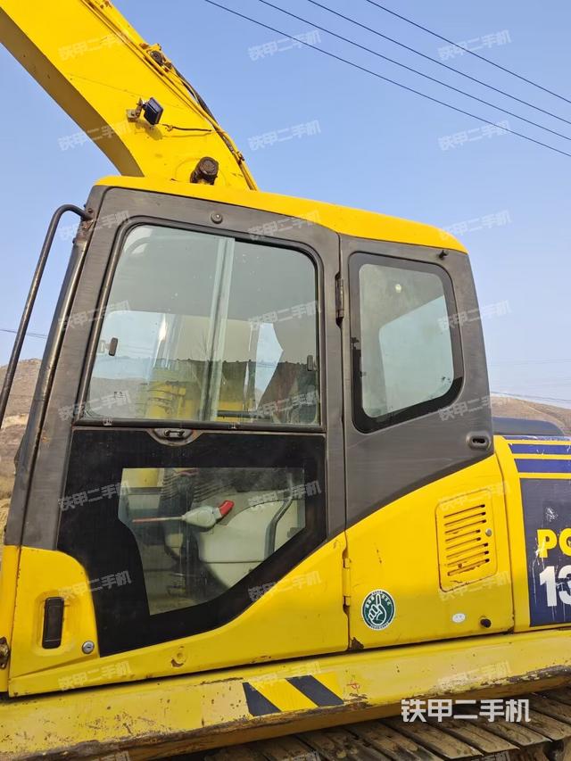 駕駛室整體(整機(jī)外觀) 駕駛室整體(整機(jī)外觀)