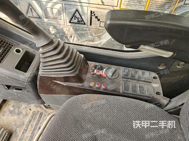 座椅左側(cè)控制臺/音響/含左手柄（駕駛室部分）