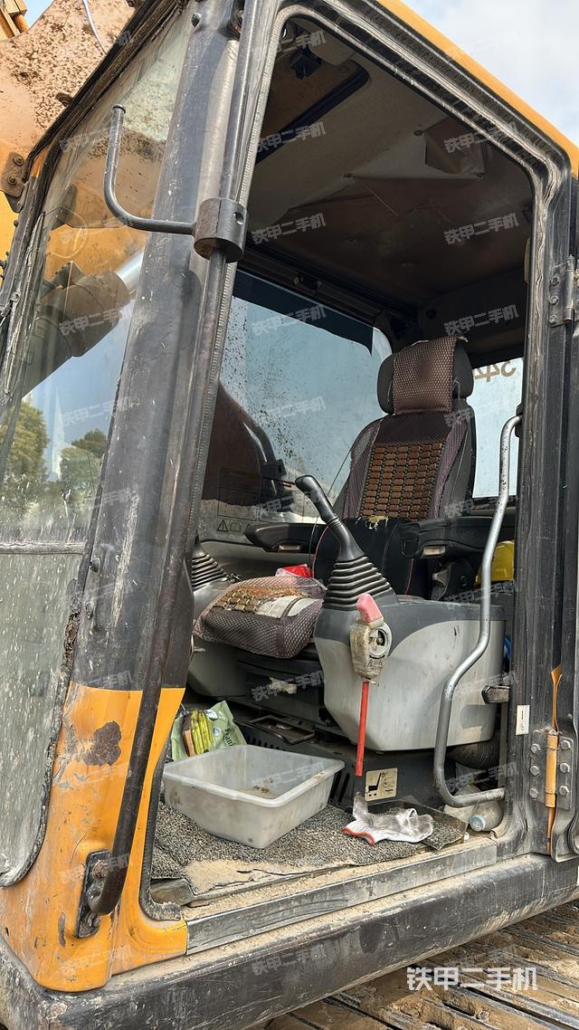 駕駛室整體（整機(jī)外觀）