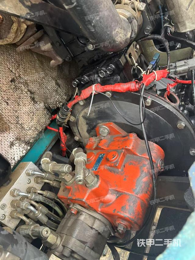 液壓泵艙室正面整體（整機(jī)外觀）