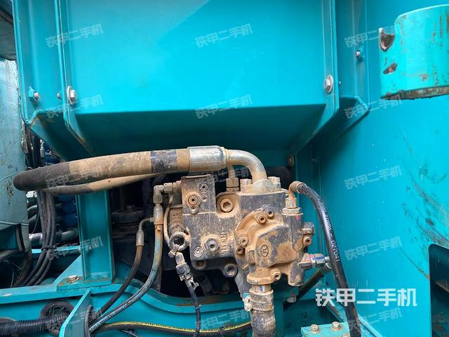 液壓泵艙室正面整體（整機(jī)外觀）