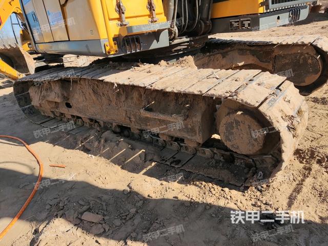 左側(cè)履帶整體?（行走機(jī)構(gòu)）