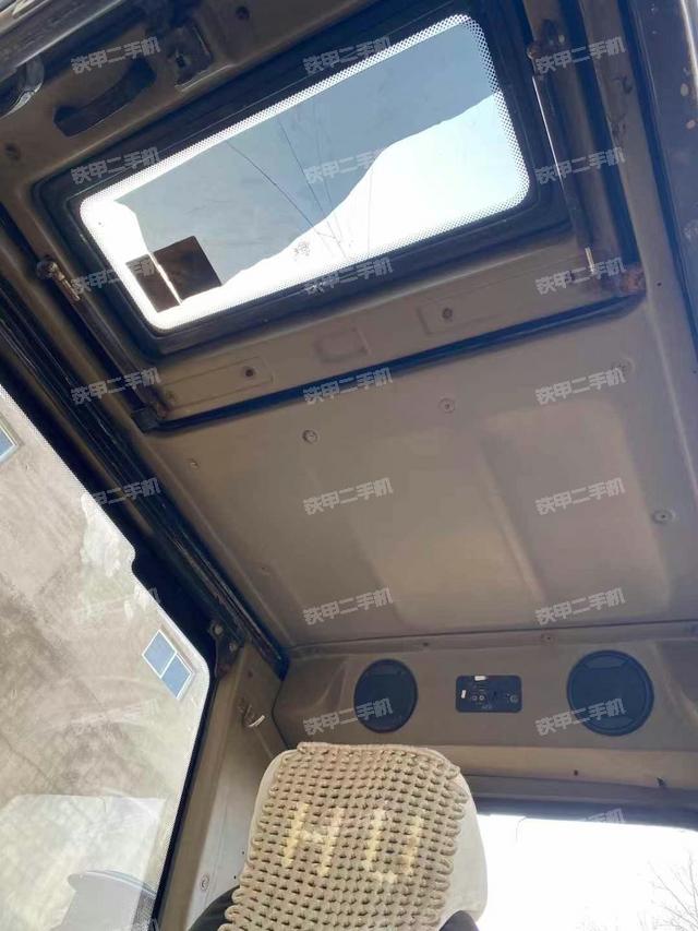 駕駛室頂部（整機(jī)外觀）