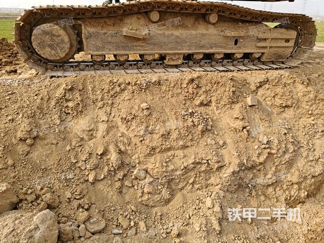 左側(cè)履帶整體?(行走機(jī)構(gòu)) 左側(cè)履帶整體?(行走機(jī)構(gòu))