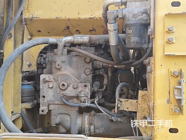 液壓泵艙室正面整體(整機(jī)外觀) 液壓泵艙室正面整體(整機(jī)外觀)