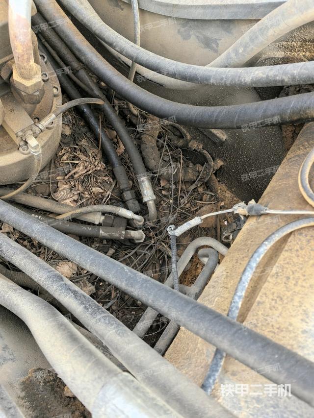 中央回轉(zhuǎn)接頭特寫（上車部件）