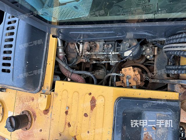 回转马达和主控阀（整机外观）