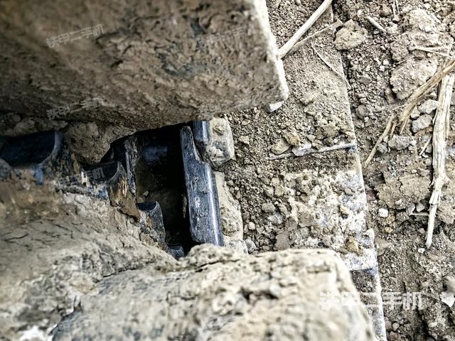 右驅(qū)動(dòng)輪（行走機(jī)構(gòu)）