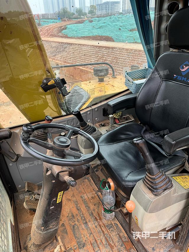 驾驶室整体（整机外观）