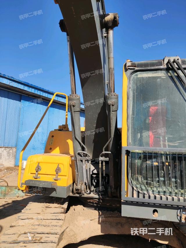 大臂油缸整體?豎拍（工作和回轉(zhuǎn)裝置）