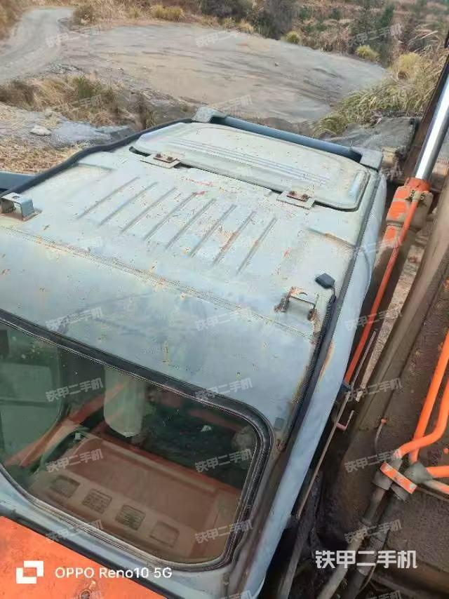 驾驶室顶部（整机外观）