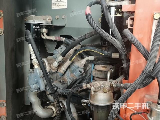 液壓泵艙室正面整體（整機外觀）