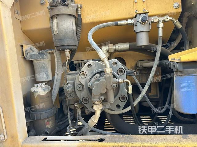 液壓泵艙室正面整體(整機(jī)外觀) 液壓泵艙室正面整體(整機(jī)外觀)