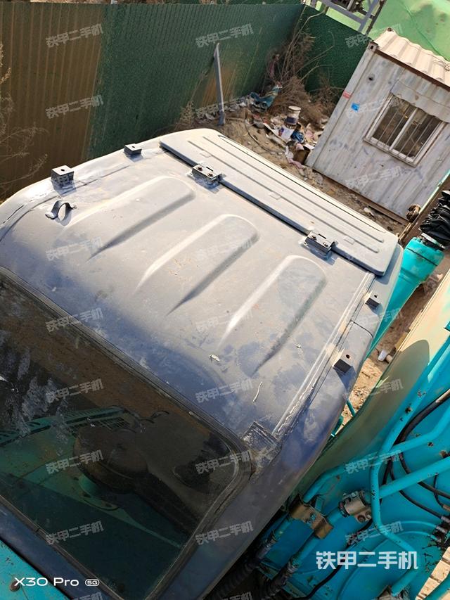 駕駛室頂部(整機(jī)外觀) 駕駛室頂部(整機(jī)外觀)