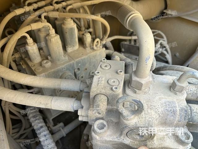 回轉(zhuǎn)馬達和主控閥（整機外觀）