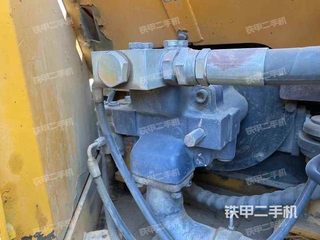 液壓泵艙室正面整體（整機(jī)外觀）