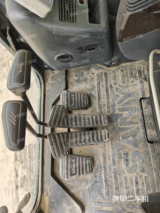 座椅右側(cè)控制臺/鑰匙門/油門/含右手柄（駕駛室部分）