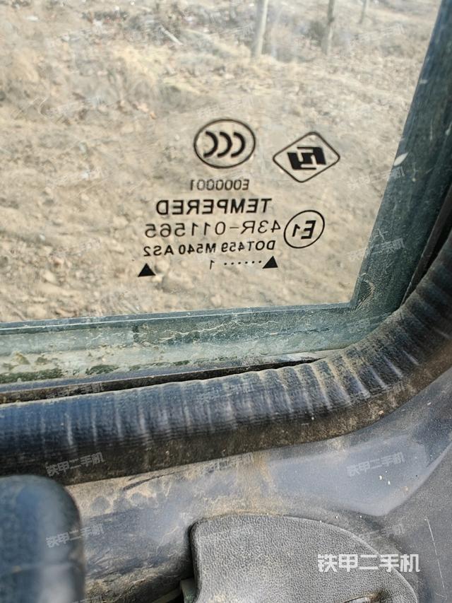 后窗玻璃角標（駕駛室部分）