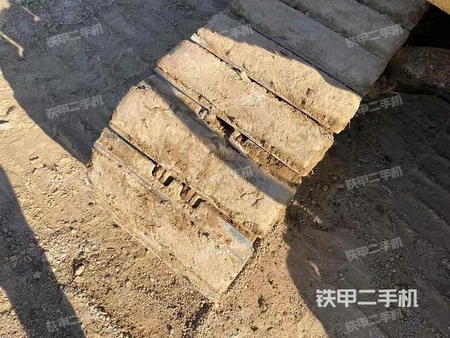 單側(cè)履帶整體(整機外觀) 單側(cè)履帶整體(整機外觀)