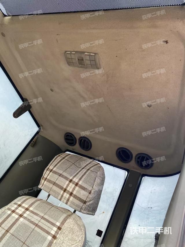 駕駛室頂部（整機外觀）