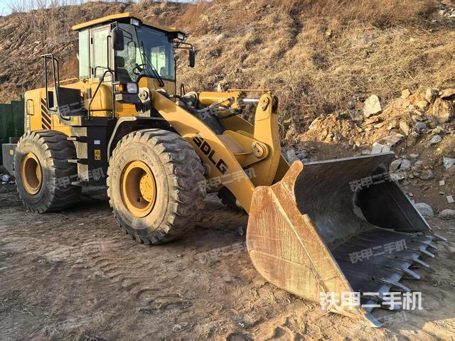 駕駛室工作臺(tái)（整機(jī)外觀及大件）