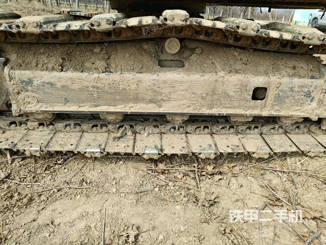 左驅(qū)動輪（行走機構(gòu)）