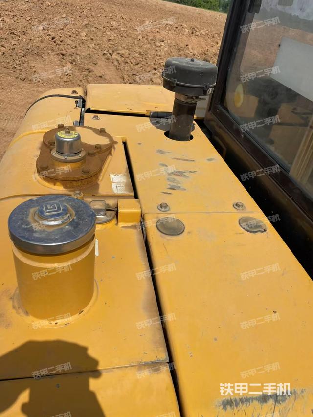 回转马达和主控阀（整机外观）